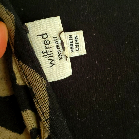 Funky patterned body con dress with low back. - Picture 4 of 4